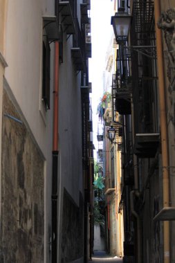 İtalya 'nın tarihi merkezi Palermo' daki antik bir caddenin anımsatıcı görüntüsü