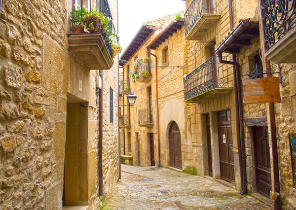 The exceptional preservation of the historic center makes a stroll around this town becomes a journey into the past highlighting the city walls