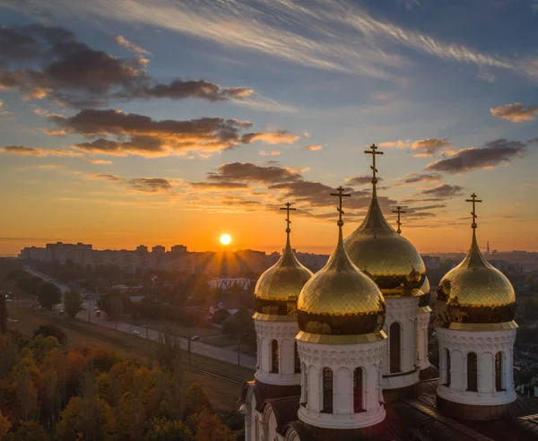 Koepel Van Orthodoxe Kerk Charkov Oekraïne Uitzicht Koepels Tijdens Zonsopgang — Stockfoto