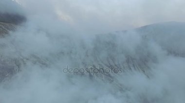 Duman, Endonezya, Ijen'de kaplı volkanik krater içine vurdu casus uçak