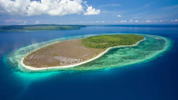 Flygfoto Hela Obebodd Indonesien South East Sulawesi Omgiven Korallrev — Stockfoto