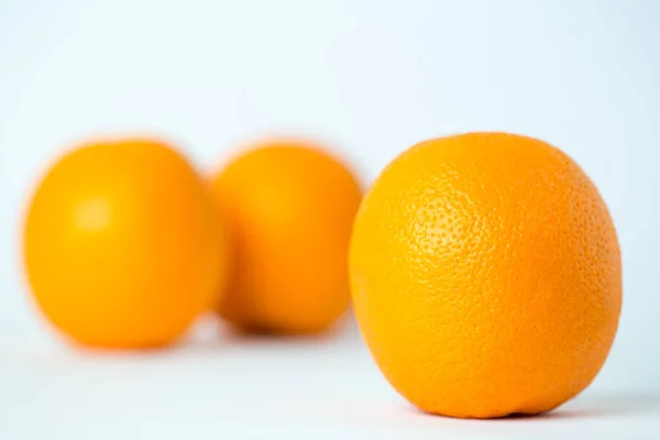 Sinaasappelvruchten Geïsoleerd Witte Achtergrond — Stockfoto