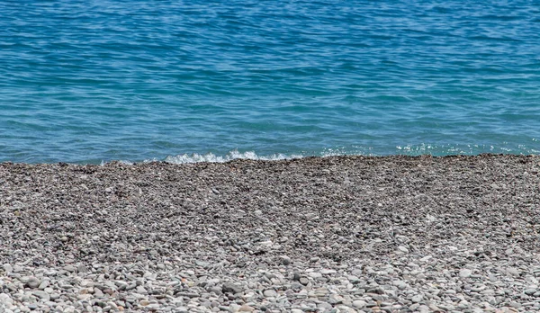 Egy Kavicsos Strand Töredéke Földközi Tengeren Nyár Nyaralás — Stock Fotó