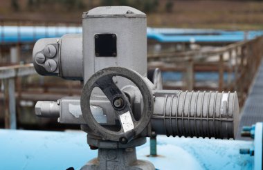 Endüstri. Tedavi tesisleri. Biyolojik tedavi. Hava desteği için teknik donanım. Yakın plan..