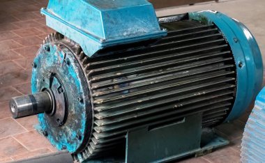 Endüstri. Yanmış elektrikli motor. Genel biçim.