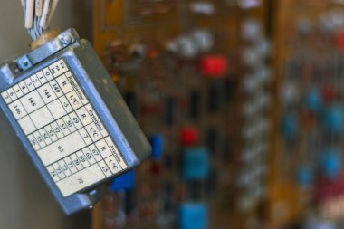 Çip panoları ve elektronik parçalar. Kontrol kabini, içeriden görüş. Yakın plan..