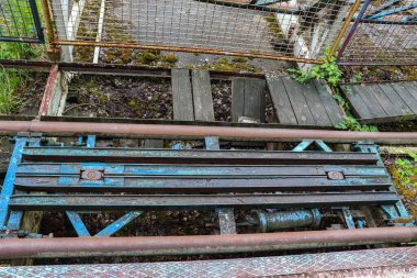 Terk edilmiş şehir eğlence parkı. Hız treni.