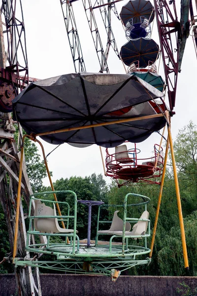 Opuštěný Městský Zábavní Park Rusty Ferris Wheel — Stock fotografie