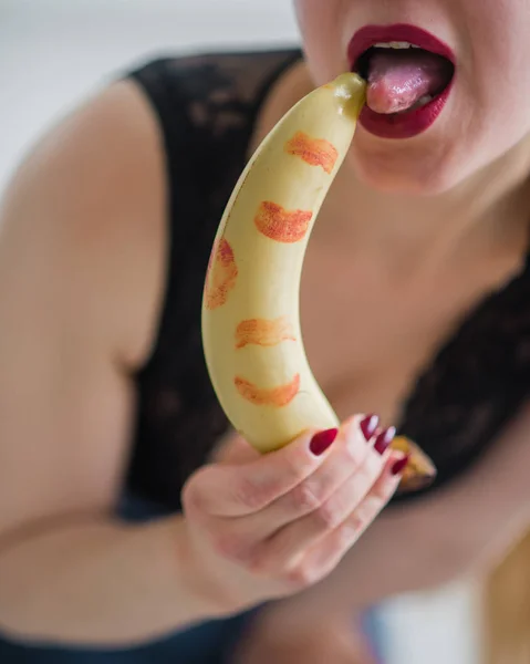 Adult European girl sexually licks and sucks a big banana. Fantasies about oral sex. Face close-up. — Stock Photo, Image