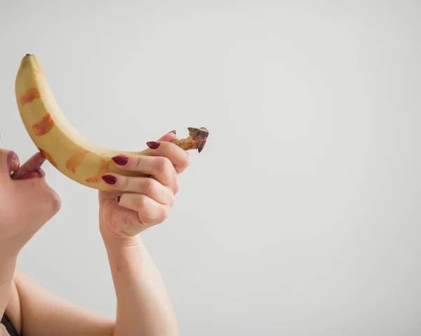 Adult European girl sexually licks and sucks a big banana. Fantasies about oral sex. Face close-up. — Stock Photo, Image