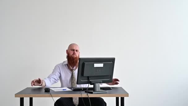 Stressed crazy businessman smashing his computer in office using ax problem concept. The man has problems at work and frustration. — Stock Video