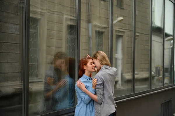 Young Lesbians Pictures