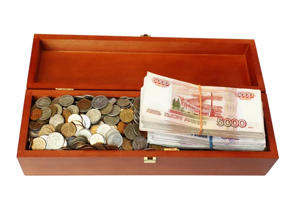 Русские рубли в деревянной коробке — стоковое фото