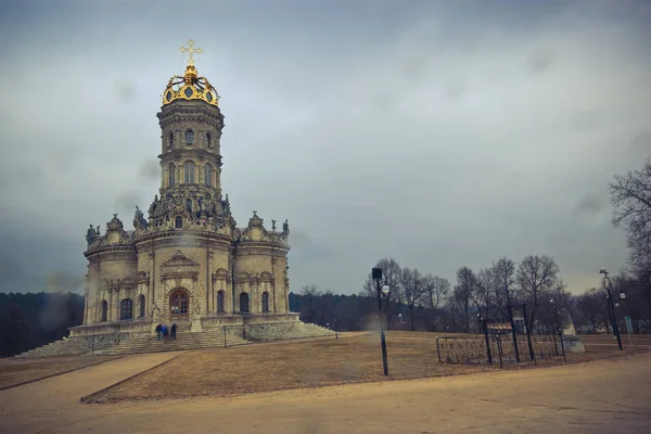 Znamenskaya kerk in Dubrovici — Stockfoto