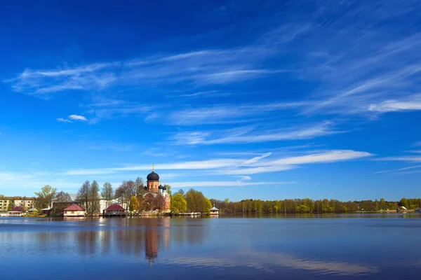 Mosteiro do lago em Pokrov — Fotografia de Stock