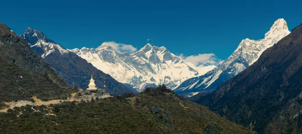 主要的喜马拉雅山脉的全景视图 — 图库照片
