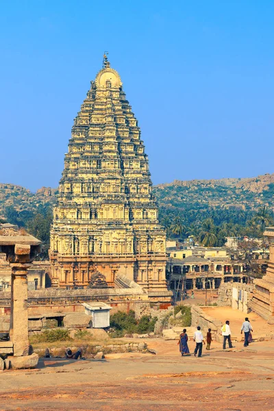 Hampi India Januari Indiase Familie Gaat Naar Tempel Van Virupaksha — Stockfoto