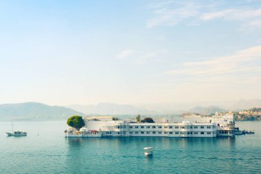 Göl Sarayı Gölü PICHOLA üzerinde (eski Jag Niwas da bilinir). Udaipur, Rajasthan, Hindistan