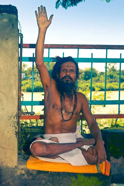 Haridwar India August Indian Sadhu Raised His Hand Traditional Greeting — Stock Photo, Image