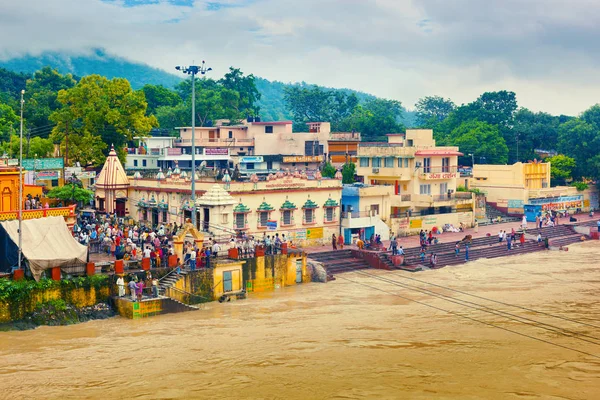Rishikesh Índia Agosto Povo Indiano Reúne Frente Shri Ganga Mandir — Fotografia de Stock