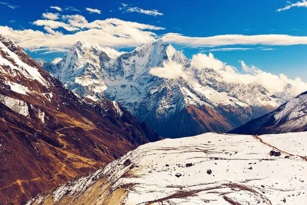 Kangtega山山峰 也被称为 782米 和Thamserku 608米 尼泊尔Sagarmatha国家公园喜马拉雅山 — 图库照片