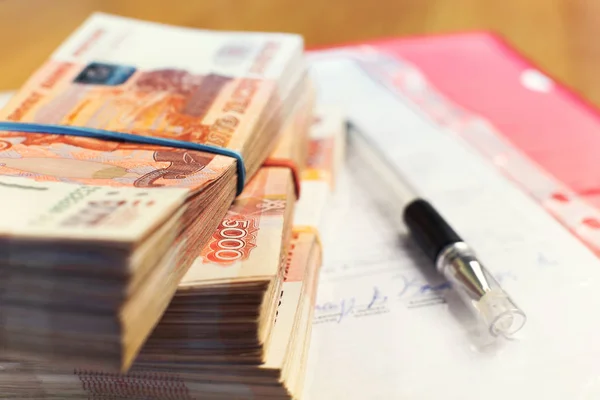 Dinheiro Empilha Milhão Meio Rublos Russos Contrato Assinado — Fotografia de Stock