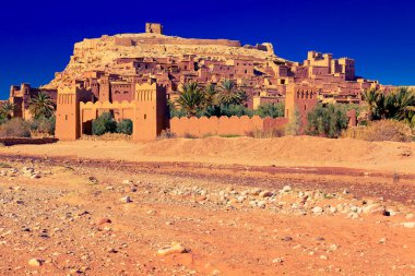 Ksar Ait Benhaddou 'nun ana kapısı - Fas' taki antik Berber kalesi