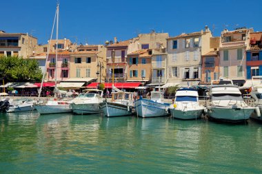 Cassis Limanı, eski kasaba. Provence, Fransa