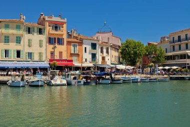 Cassis Limanı, eski kasaba. Provence, Fransa