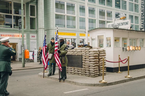 Checkpoint Charlie, Berlin, Niemcy — Zdjęcie stockowe