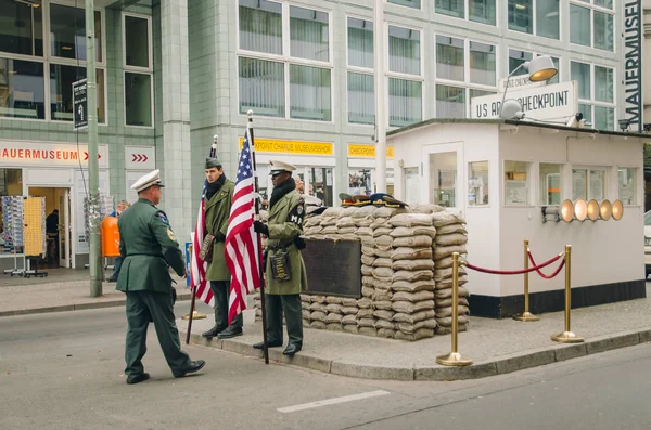 Checkpoint Charlie, Berlin, Tyskland — Stockfoto