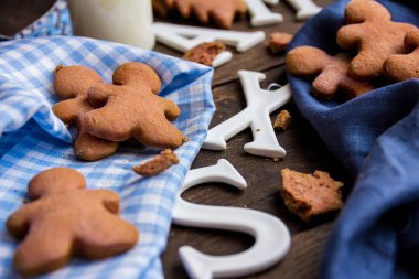 Tahta masada Noel kurabiyeleri