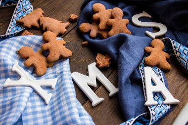 Tahta masada Noel kurabiyeleri