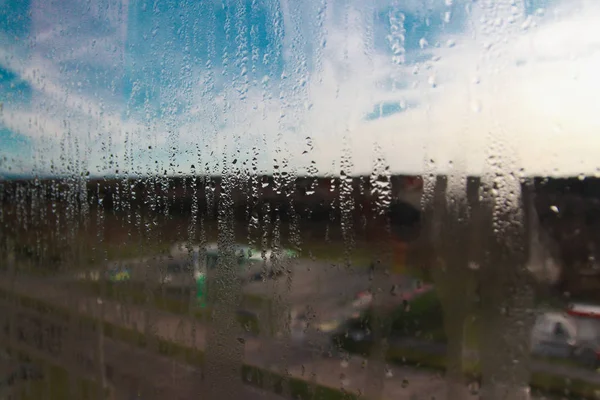 Raindrops on the clear glass window. Water drops. Rain Abstract background texture. Road view — Stock Photo, Image