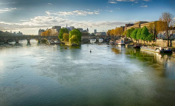 Paris'te Seine Nehri'nin görünümü Fransa — Stok fotoğraf