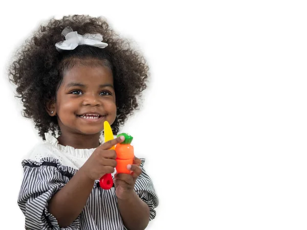 Klein Afrikaans Meisje Met Afro Kapsel Witte Strik Glimlachend Van — Stockfoto