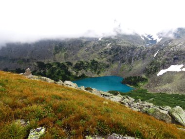 Dünyanın gözünde olarak dağ gölü