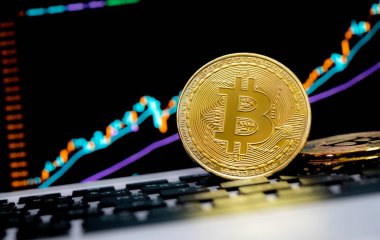 Altın bitcoin sikke sanal ekonomi ya da kripto para birimi unsurları sembolize ediyor.