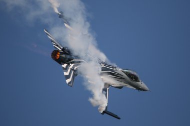 Belçika F16 demo ekibi Avusturya'da Airpower'da