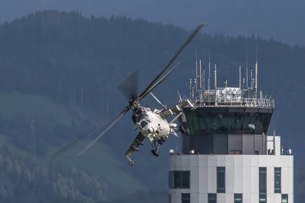 Mi-24 sobre o poder aéreo na Áustria — Fotografia de Stock