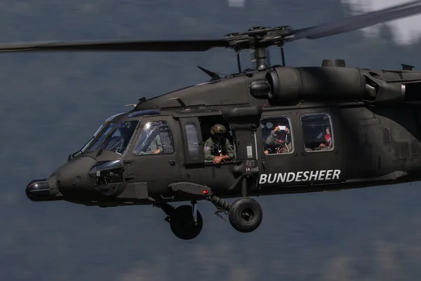 Sikorsky UH-60 Black Hawk no poder aéreo na Áustria — Fotografia de Stock