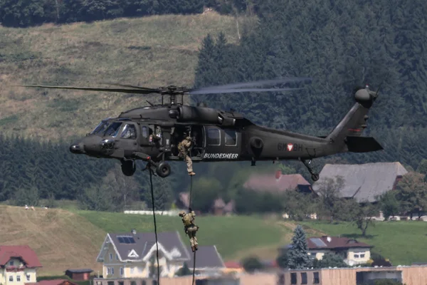西科斯基 Uh-60 黑鹰在奥地利的空中力量 — 图库照片