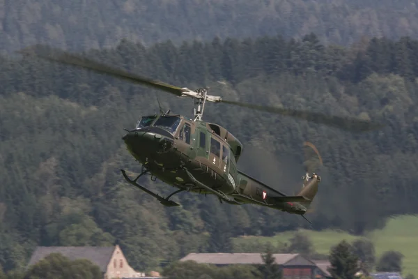 Bell OH-58 Kiowa em potência aérea na Áustria — Fotografia de Stock