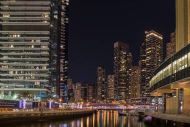 Geceleyin Dubai Marina