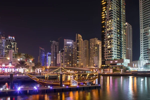 Dubai Marina nocą — Zdjęcie stockowe
