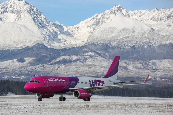 Airbus A321 in Poprad Airport — Stock Photo, Image