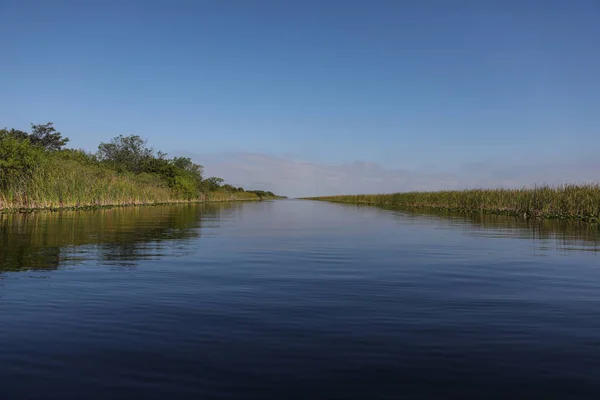 Su kanalı Everglades üzerinde — Stok fotoğraf