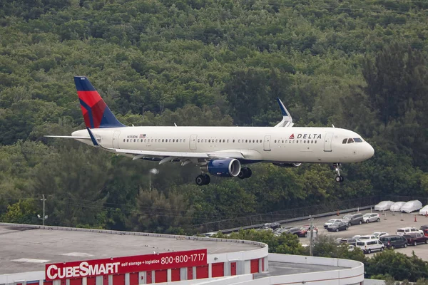 Airbus A321 Delta Airlines — Stockfoto