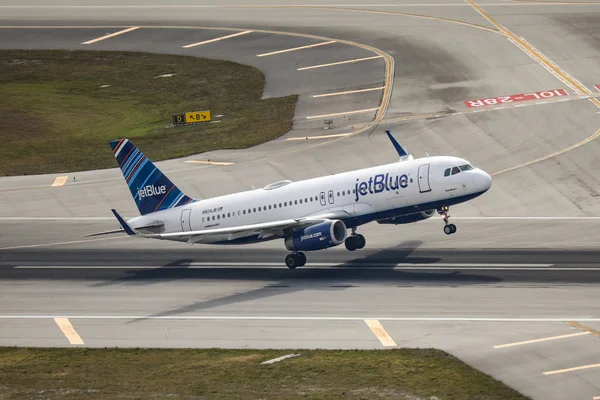 Airbus A320 струи синий — стоковое фото