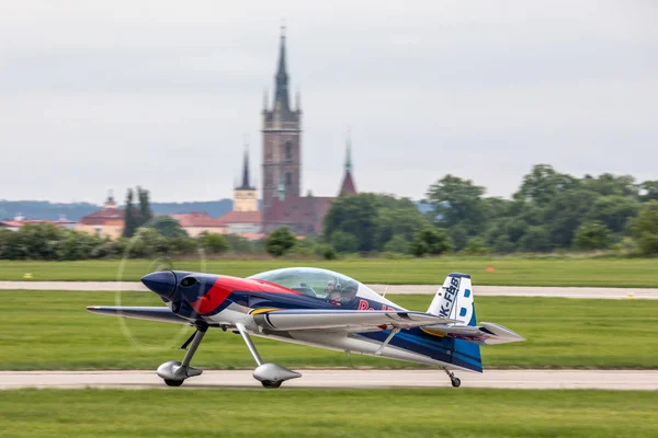 De Flying Bulls Extra 300 — Stockfoto